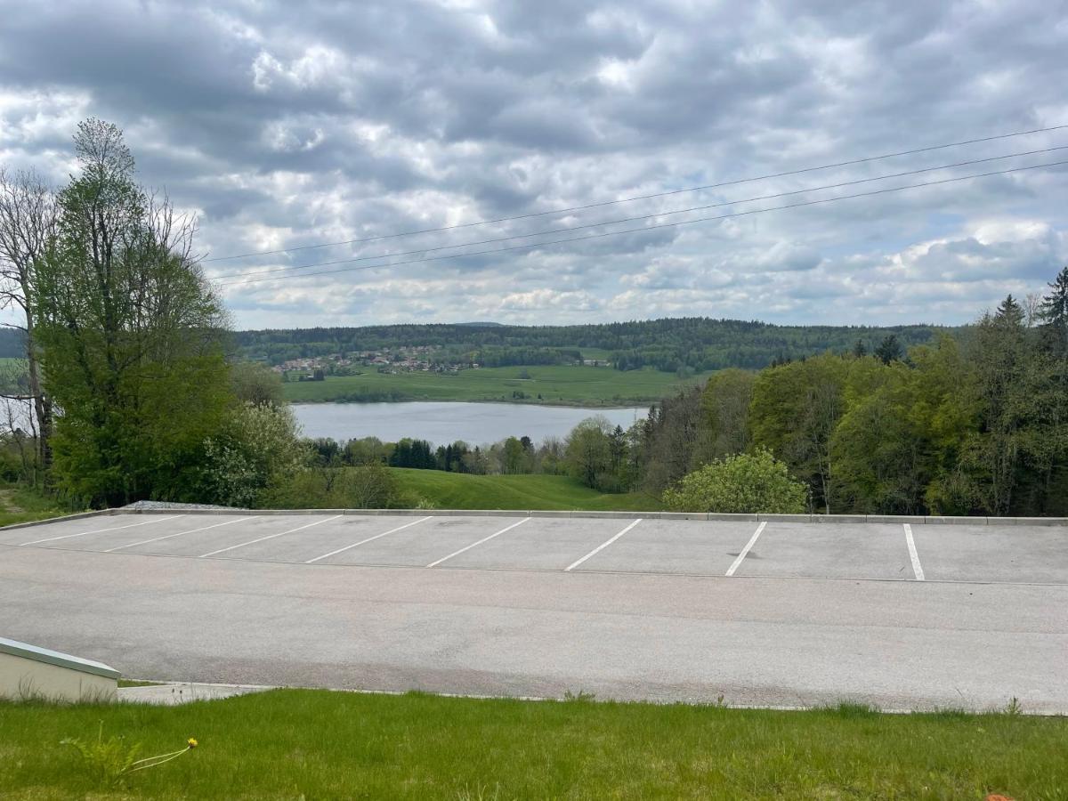 Appartement 4 Personnes Proche Lac Saint Point Montperreux Esterno foto